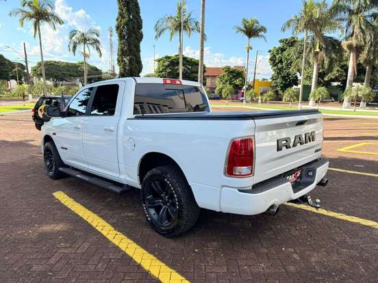 RAM-CLASSIC-5.7 V8 GASOLINA LARAMIE NIGHT EDITION CD 4X4 AUTOMÁTICO RAM-CLASSIC-2022