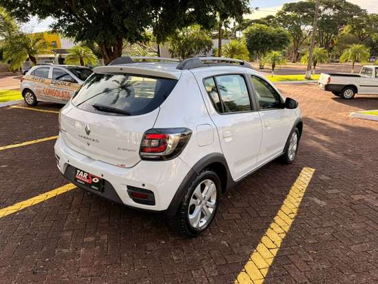 RENAULT-SANDERO-2019