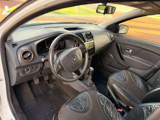 RENAULT-SANDERO-2019