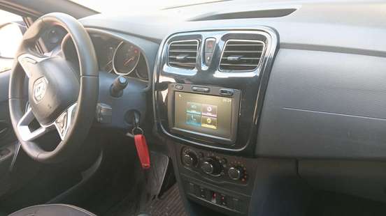 RENAULT-SANDERO-2022