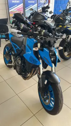 SUZUKI GSX-8S 