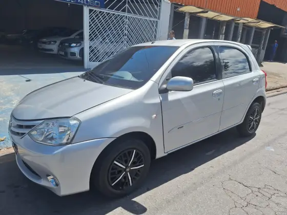 TOYOTA ETIOS 1.3 XS 16V FLEX 4P MANUAL TOYOTA ETIOS 1.3 XS 16V FLEX 4P MANUAL