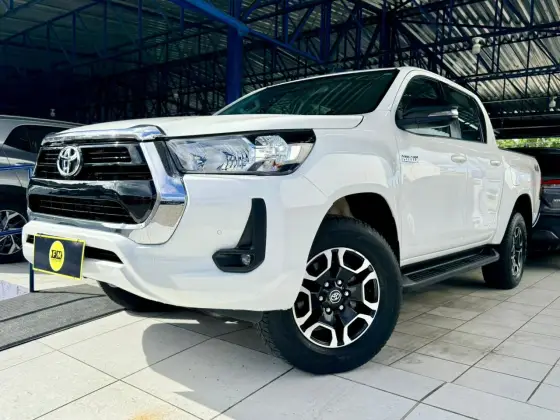 TOYOTA HILUX 2.8 D-4D TURBO DIESEL CD SR 4X4 AUTOMÁTICO