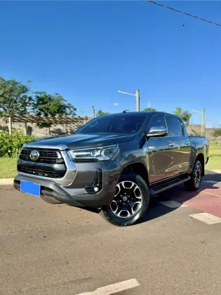 TOYOTA HILUX 2.8 D-4D TURBO DIESEL CD SRX 4X4 AUTOMÁTICO