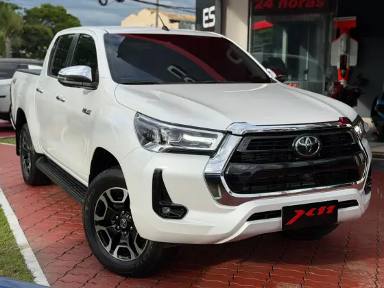 TOYOTA HILUX 2.8 D-4D TURBO DIESEL CD SRX 4X4 AUTOMÁTICO TOYOTA HILUX 2.8 D-4D TURBO DIESEL CD SRX 4X4 AUTOMÁTICO