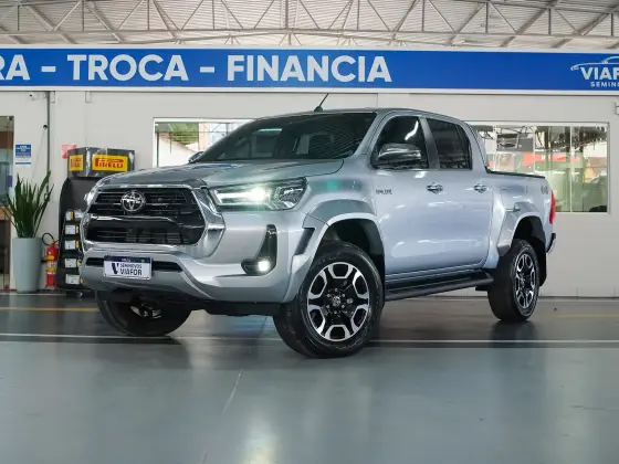 TOYOTA HILUX 2.8 D-4D TURBO DIESEL CD SRX PLUS 4X4 AUTOMÁTICO