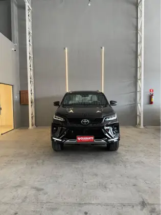 TOYOTA HILUX SW4 2.8 D-4D TURBO DIESEL DIAMOND 7L 4X4 AUTOMÁTICO TOYOTA HILUX SW4 2.8 D-4D TURBO DIESEL DIAMOND 7L 4X4 AUTOMÁTICO