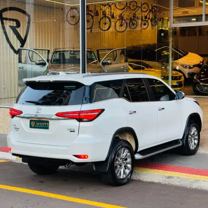 TOYOTA-HILUX SW4-2023