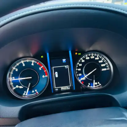 TOYOTA-HILUX SW4-2023
