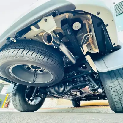 TOYOTA-HILUX SW4-2023