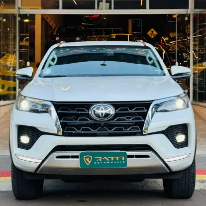 TOYOTA-HILUX SW4-2023