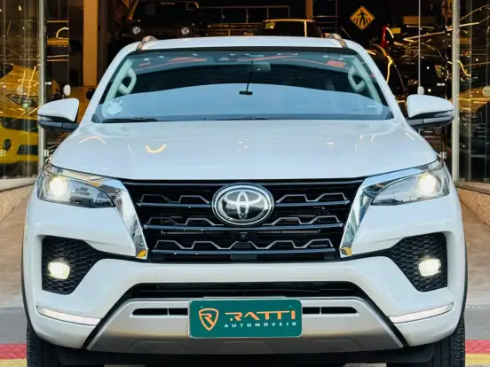 TOYOTA-HILUX SW4-2.8 D-4D TURBO DIESEL SRX 4X4 AUTOMÁTICO TOYOTA-HILUX SW4-2023