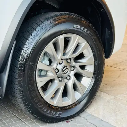 TOYOTA-HILUX SW4-2023