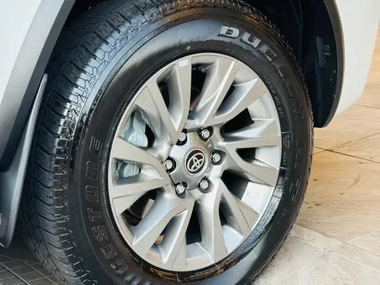 TOYOTA-HILUX SW4-2.8 D-4D TURBO DIESEL SRX 4X4 AUTOMÁTICO TOYOTA-HILUX SW4-2023