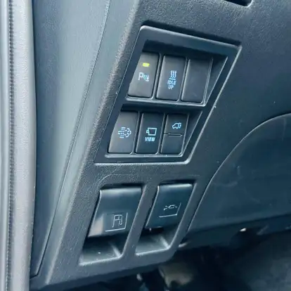 TOYOTA-HILUX SW4-2023