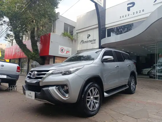 TOYOTA HILUX SW4 2.8 SRX 4X4 7 LUGARES 16V TURBO INTERCOOLER DIESEL 4P AUTOMÁTICO TOYOTA HILUX SW4 2.8 SRX 4X4 7 LUGARES 16V TURBO INTERCOOLER DIESEL 4P AUTOMÁTICO