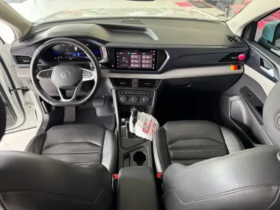 VOLKSWAGEN-TAOS-2021