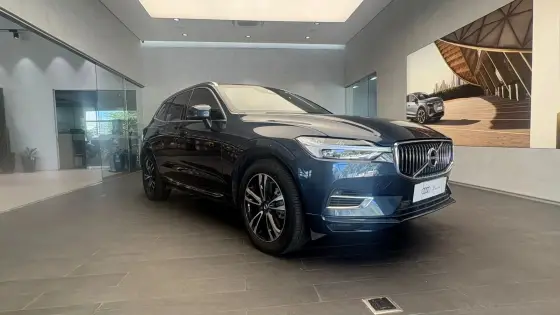 VOLVO XC60 2.0 T8 HYBRID MOMENTUM AWD GEARTRONIC VOLVO XC60 2.0 T8 HYBRID MOMENTUM AWD GEARTRONIC