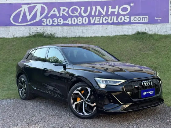 AUDI E-TRON ELÉTRICO PERFORMANCE BLACK QUATTRO AUDI E-TRON ELÉTRICO PERFORMANCE BLACK QUATTRO