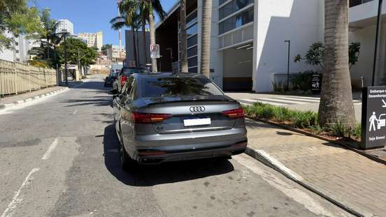 AUDI-A4-2022