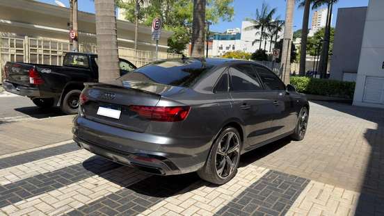 AUDI-A4-2022