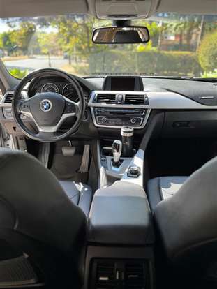 BMW-320i-2.0 MODERN 16V TURBO GASOLINA 4P AUTOMÁTICO BMW-320i-2013