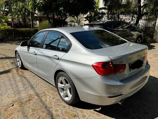 BMW-320i-2.0 MODERN 16V TURBO GASOLINA 4P AUTOMÁTICO BMW-320i-2013