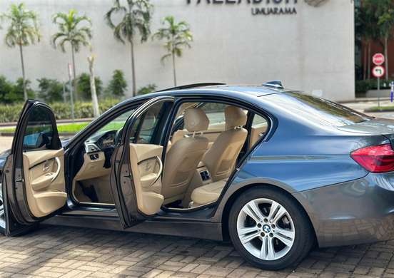 BMW-320i-2015