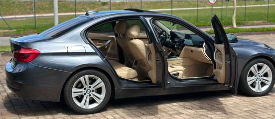 BMW-320i-2015