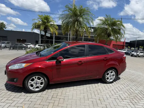 FORD FIESTA 1.6 SE SEDAN 16V FLEX 4P POWERSHIFT FORD FIESTA 1.6 SE SEDAN 16V FLEX 4P POWERSHIFT