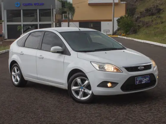 FORD FOCUS 1.6 GL 16V FLEX 4P MANUAL FORD FOCUS 1.6 GL 16V FLEX 4P MANUAL