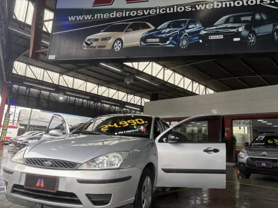 FORD FOCUS 1.6 GL 8V GASOLINA 4P MANUAL