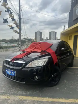 FORD FOCUS 2.0 GLX SEDAN 16V GASOLINA 4P MANUAL