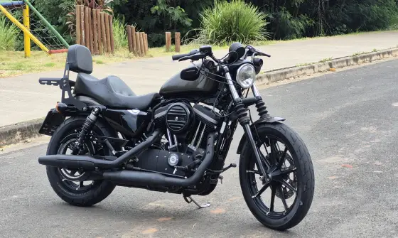 HARLEY-DAVIDSON SPORTSTER IRON 883 