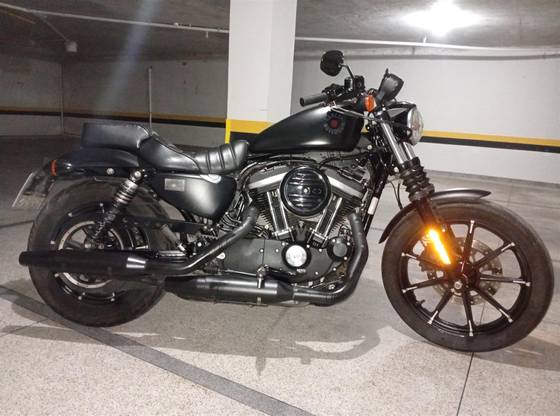 HARLEY-DAVIDSON SPORTSTER IRON 883 