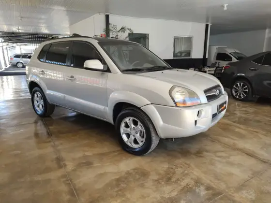 HYUNDAI TUCSON 2.0 MPFI GLS 16V 143CV 2WD GASOLINA 4P AUTOMÁTICO