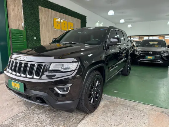 JEEP GRAND CHEROKEE 3.6 LAREDO 4X4 V6 24V GASOLINA 4P AUTOMÁTICO