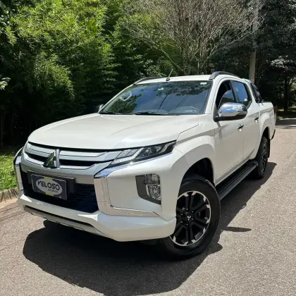 MITSUBISHI L200 TRITON 2.4 16V TURBO DIESEL SPORT HPE CD 4P 4X4 AUTOMÁTICO MITSUBISHI L200 TRITON 2.4 16V TURBO DIESEL SPORT HPE CD 4P 4X4 AUTOMÁTICO