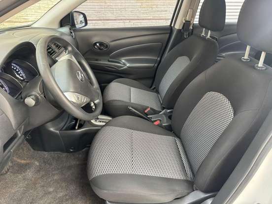 NISSAN-VERSA-2021