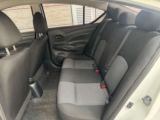 NISSAN-VERSA-2021