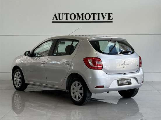 RENAULT-SANDERO-2015