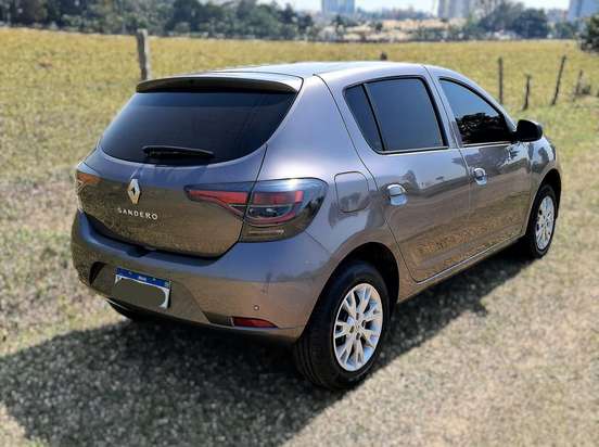 RENAULT-SANDERO-2022