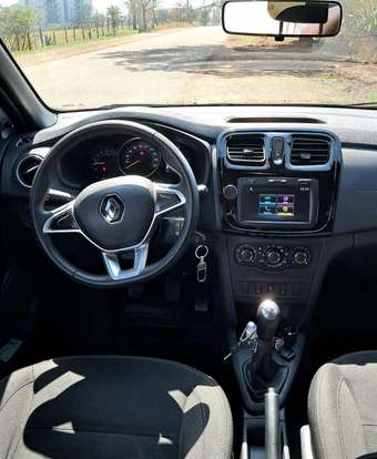 RENAULT-SANDERO-2022