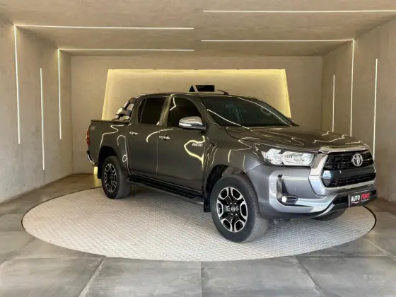 TOYOTA HILUX 2.8 D-4D TURBO DIESEL CD SRV 4X4 AUTOMÁTICO