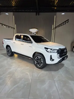 TOYOTA HILUX 2.8 D-4D TURBO DIESEL CD SRV 4X4 AUTOMÁTICO TOYOTA HILUX 2.8 D-4D TURBO DIESEL CD SRV 4X4 AUTOMÁTICO
