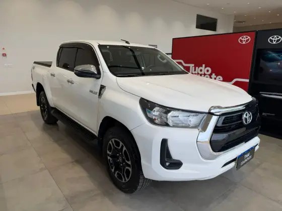 TOYOTA HILUX 2.8 D-4D TURBO DIESEL CD SRV 4X4 AUTOMÁTICO