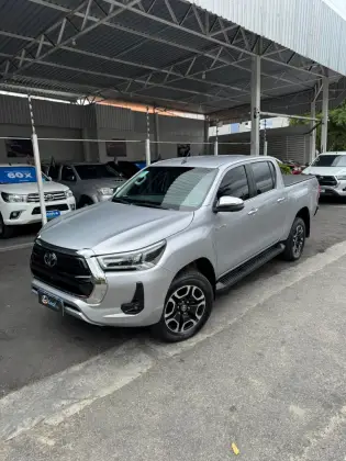 TOYOTA HILUX 2.8 D-4D TURBO DIESEL CD SRX 4X4 AUTOMÁTICO