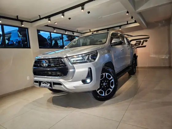 TOYOTA HILUX 2.8 D-4D TURBO DIESEL CD SRX 4X4 AUTOMÁTICO TOYOTA HILUX 2.8 D-4D TURBO DIESEL CD SRX 4X4 AUTOMÁTICO