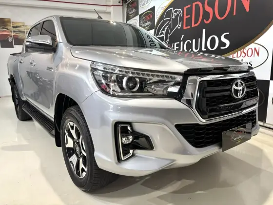 TOYOTA HILUX 2.8 SRX 4X4 CD 16V DIESEL 4P AUTOMÁTICO