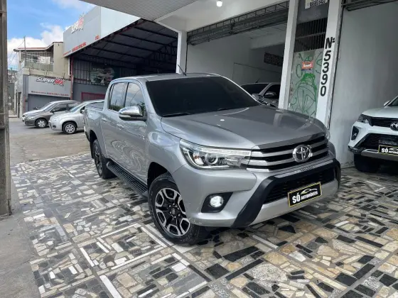 TOYOTA HILUX 2.8 SRX 4X4 CD 16V DIESEL 4P AUTOMÁTICO TOYOTA HILUX 2.8 SRX 4X4 CD 16V DIESEL 4P AUTOMÁTICO